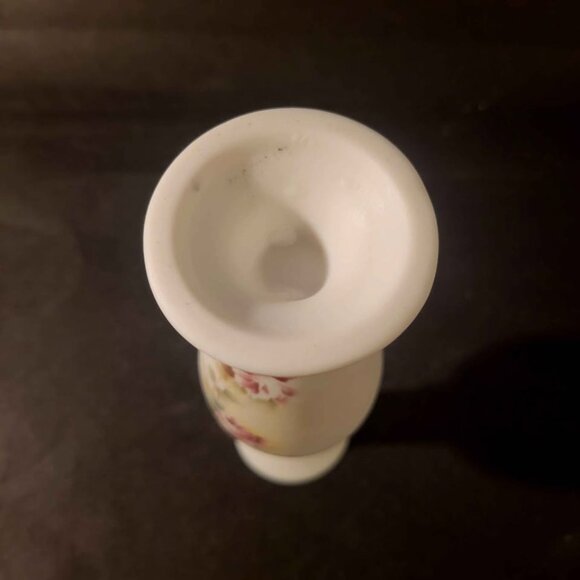 Fenton Custard Satin Glass Bud Vase Signed By Artist - Picture 5 of 7